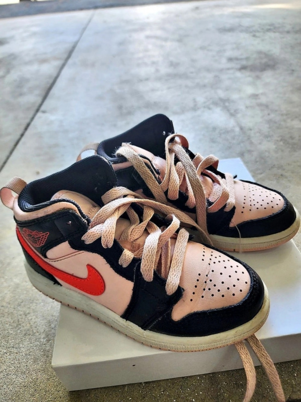Nike Air Jordan 1 Mid GS 'Black Pink Crimson' Sneakers Black & Pink